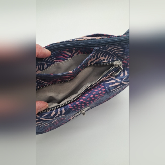 Baggallini Calais Crossbody Bag - Picture 12 of 15